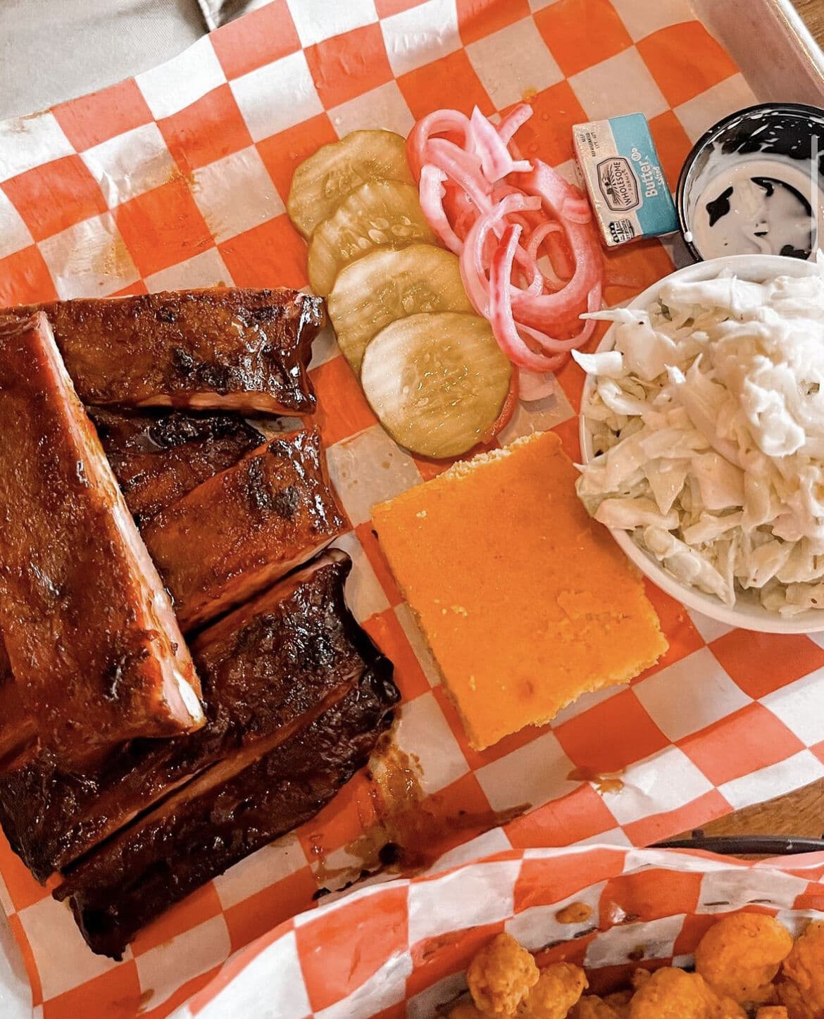 A platter of ribs